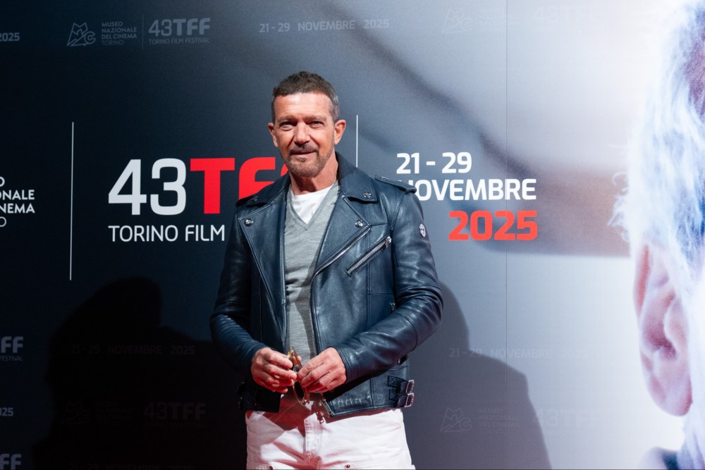 安东尼奥班德拉斯谈新片《托尼》 饰演安东尼波登导师角色